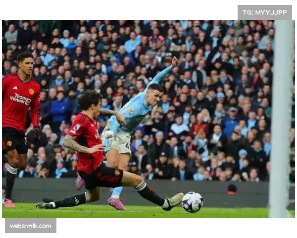 终场哨响，布伦特福德门将庆祝零封，曼联众将沮丧离场